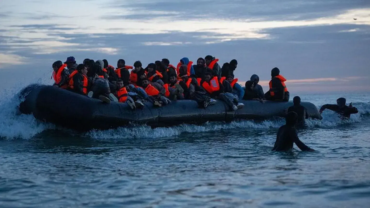 UK-France 'one in, one out' migrant scheme scrapped